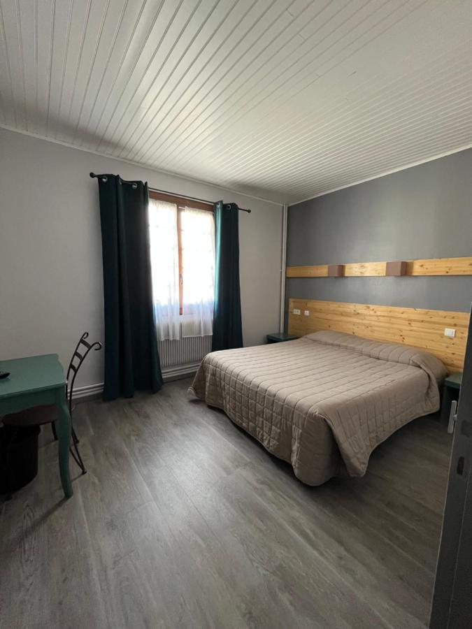 Hotel Le Coq D'Or 莱桑格勒 外观 照片