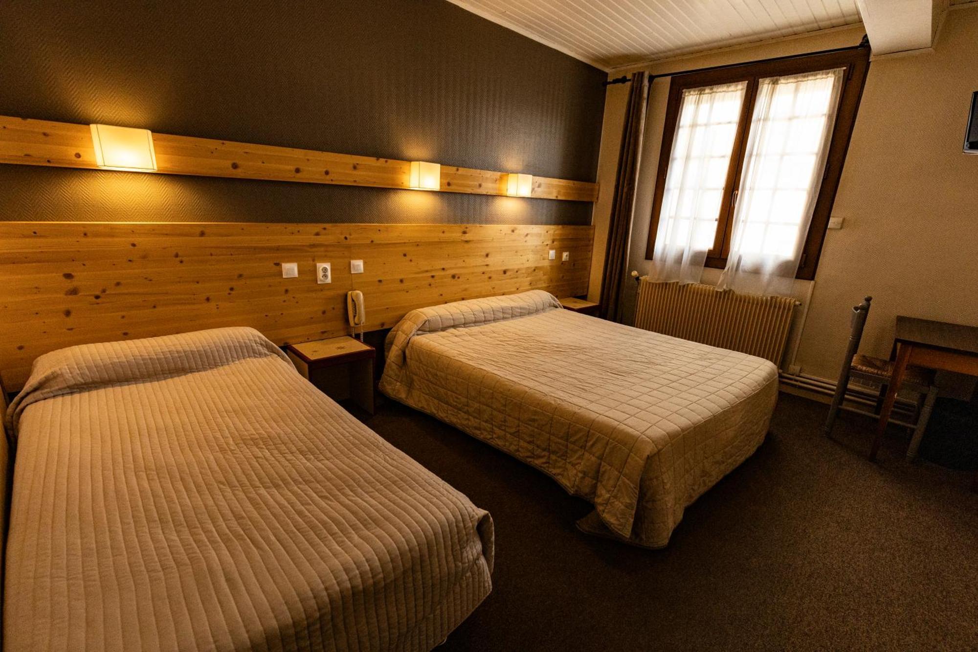 Hotel Le Coq D'Or 莱桑格勒 外观 照片