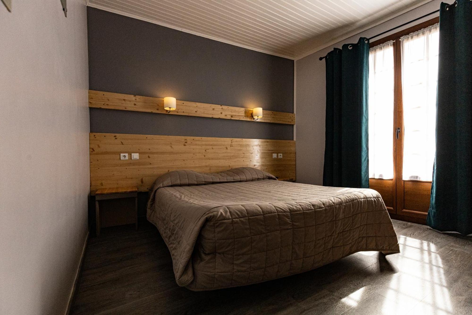 Hotel Le Coq D'Or 莱桑格勒 外观 照片